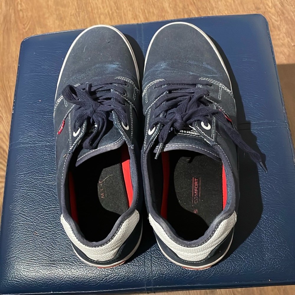 Men’s size 13 Levi’s shoes